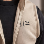 Detaljer, Janus x Kleveland ullfleece vest til herre, farge beige